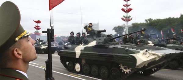 Belarussian servicemen take part in a military parade, part of celebrations marking the Independence Day in Minsk, Belarus July 3, 2017 - Sputnik International