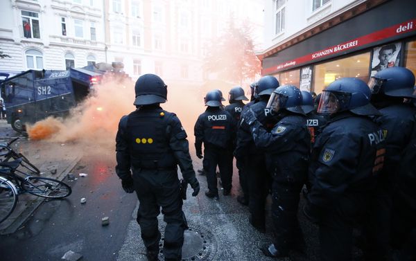 German riot police stand to guard protests during the G20 summit in Hamburg, Germany, July 7, 2017 German riot police stand to guard protests during the G20 summit in Hamburg, Germany, July 7, 2017 - Sputnik International