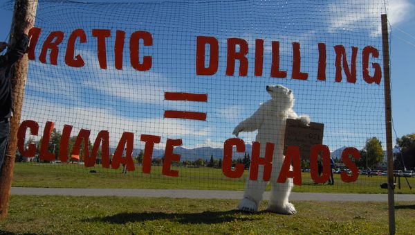 Protesters gather at Park Strip to demonstrate against Shell oil August 31, 2015 near the Dena’ina Convention Center, in Anchorage, Alaska. - Sputnik International