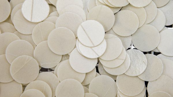 Shown are altar bread also known as communion wafers made by Poor Clares nuns, Tuesday, Sept. 8, 2015, at the Monastery of Saint Clare in Langhorne, Pa. - Sputnik International