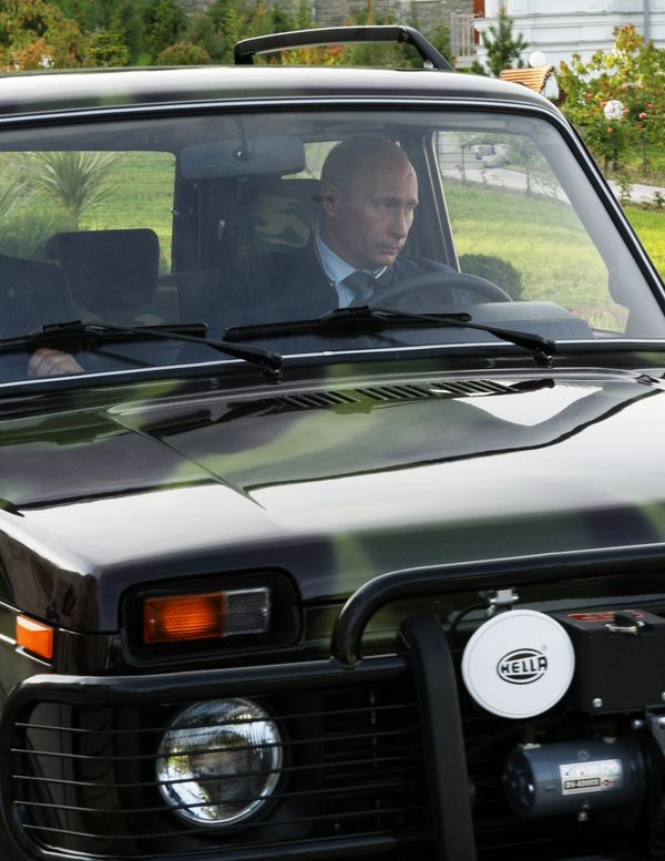 Vladimir Putin driving a Niva SUV in Sochi - Sputnik International
