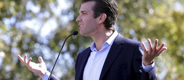Donald Trump Jr. campaigns for his father, Republican presidential candidate Donald Trump, Friday, Nov. 4, 2016, in Gilbert, Ariz. - Sputnik International