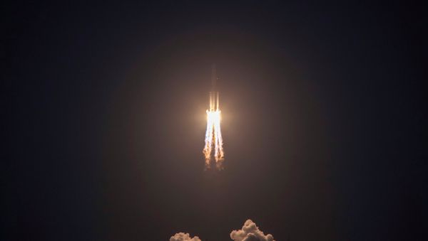 The Long March-5 Y2 rocket takes off from Wenchang Satellite Launch Center in Wenchang, Hainan Province, China July 2, 2017. - Sputnik International