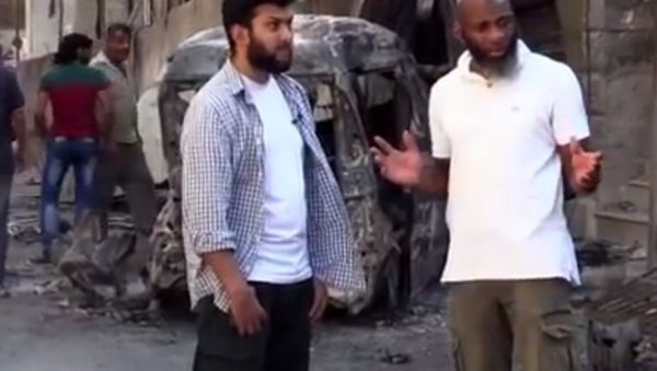 Bilal Abdul Kareem, right, interviewing, Shajul Islam left, a doctor believed to have jihadist tieswho has been accused in court of kidnapping journalists in Syria, - Sputnik International