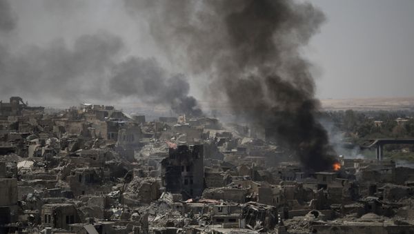 Smoke billows after airstrikes hit Islamic State positions on the edge of the Old City a day after Iraq's prime minister declared total victory in Mosul, Iraq, Tuesday, July 11, 2017. - Sputnik International