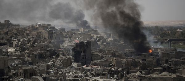 Smoke billows after airstrikes hit Islamic State positions on the edge of the Old City a day after Iraq's prime minister declared total victory in Mosul, Iraq, Tuesday, July 11, 2017. Smoke billows after airstrikes hit Islamic State positions on the edge of the Old City a day after Iraq's prime minister declared total victory in Mosul, Iraq, Tuesday, July 11, 2017. - Sputnik International