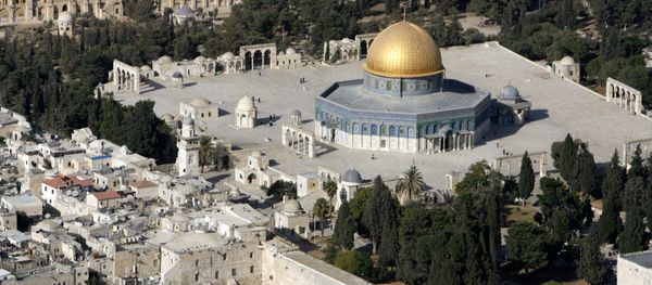 An aerial view shows the Dome of the Rock (R) on the compound known to Muslims as the Noble Sanctuary and to Jews as Temple Mount, and the Western Wall (L) in Jerusalem's Old City October 10, 2006 An aerial view shows the Dome of the Rock (R) on the compound known to Muslims as the Noble Sanctuary and to Jews as Temple Mount, and the Western Wall (L) in Jerusalem's Old City October 10, 2006 - Sputnik International
