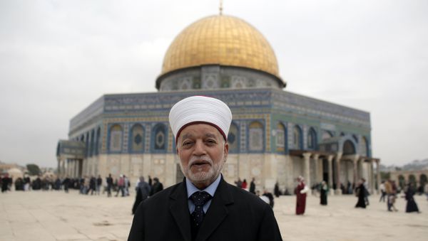 Jerusalem’s Mufti Mohammed Hussein posing in front of the Dome of the Rock mosque at the Al-Aqsa mosque compound, in Jerusalem's Old City (File) Jerusalem’s Mufti Mohammed Hussein posing in front of the Dome of the Rock mosque at the Al-Aqsa mosque compound, in Jerusalem's Old City (File) - Sputnik International