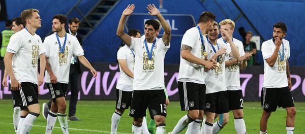 Germany's national team, the winner of the 2017 FIFA Confederations Cup, during the medal ceremony following the final match between Chile and Germany - Sputnik International