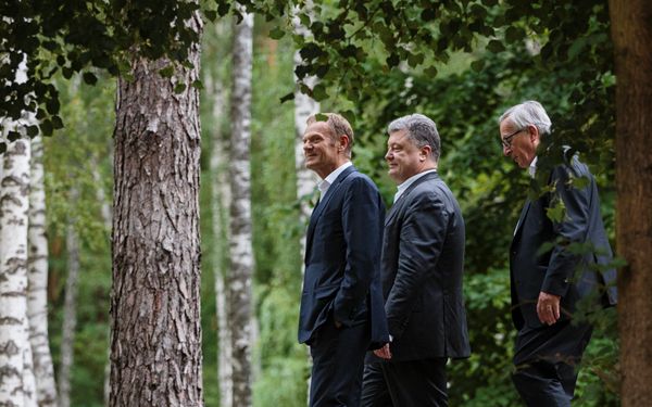 European Council President Donald Tusk, Ukrainian President Petro Poroshenko and European Commission President Jean-Claude Juncker walk during their informal meeting ahead of the EU-Ukraine summit in Kiev, Ukraine, July 12, 2017 European Council President Donald Tusk, Ukrainian President Petro Poroshenko and European Commission President Jean-Claude Juncker walk during their informal meeting ahead of the EU-Ukraine summit in Kiev, Ukraine, July 12, 2017 - Sputnik International