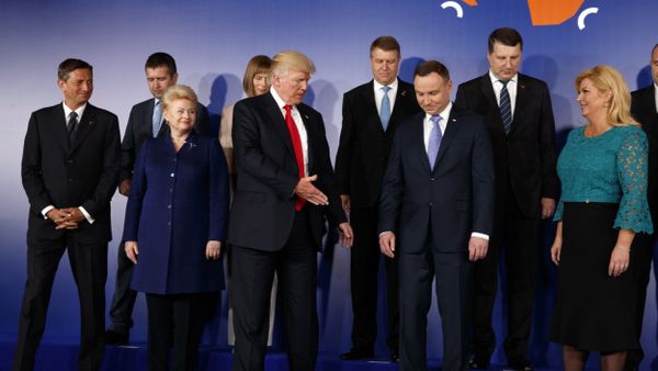 U.S President Donald Trump, center, participates in a group photo prior to the Three Seas Initiative transatlantic roundtable in the Great Assembly Hall of the Royal Castle, in Warsaw, Thursday July 6, 2017 - Sputnik International