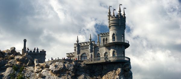 Swallow's Nest Castle on top of a coastal cliff in Crimea's Gaspra town Swallow's Nest Castle on top of a coastal cliff in Crimea's Gaspra town - Sputnik International