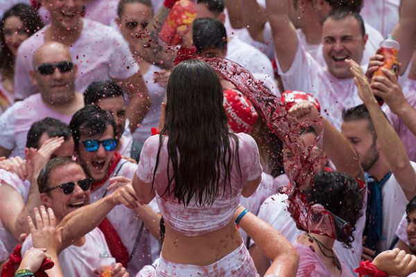 Running With the Bulls in Pamplona: The Festival of San Fermin - Sputnik International