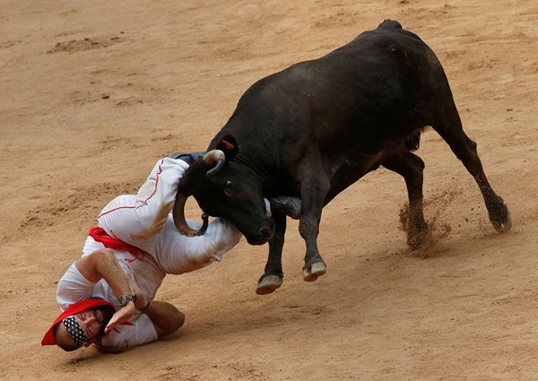 Running With the Bulls in Pamplona: The Festival of San Fermin - Sputnik International