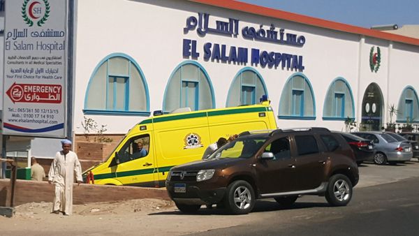 A man walks in front of an ambulance arriving at El Salam Hospital after an Egyptian man stabbed two German tourists to death and wounded four others at the beach of the Zahabia hotel, in Hurghada, south of the capital Cairo, Egypt, July 14, 2017 - Sputnik International