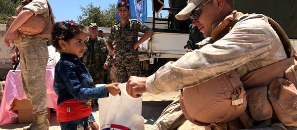 Russian military officers from the Defense Ministry's Syrian reconciliation center provided the settlement of Jabah in the southwestern province of Quneitra, including in the war-torn country's de-escalation zones, with humanitarian aid, a Sputnik correspondent reported Sunday. - Sputnik International