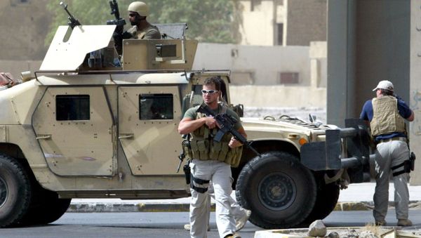  Contractors of the US private security firm Blackwater securing the site of a roadside bomb attack near the Iranian embassy in central Baghdad (File) - Sputnik International