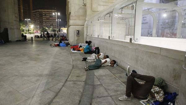 Migrants rest and sleep outside Milan's main train station, Italy (File) Migrants rest and sleep outside Milan's main train station, Italy (File) - Sputnik International