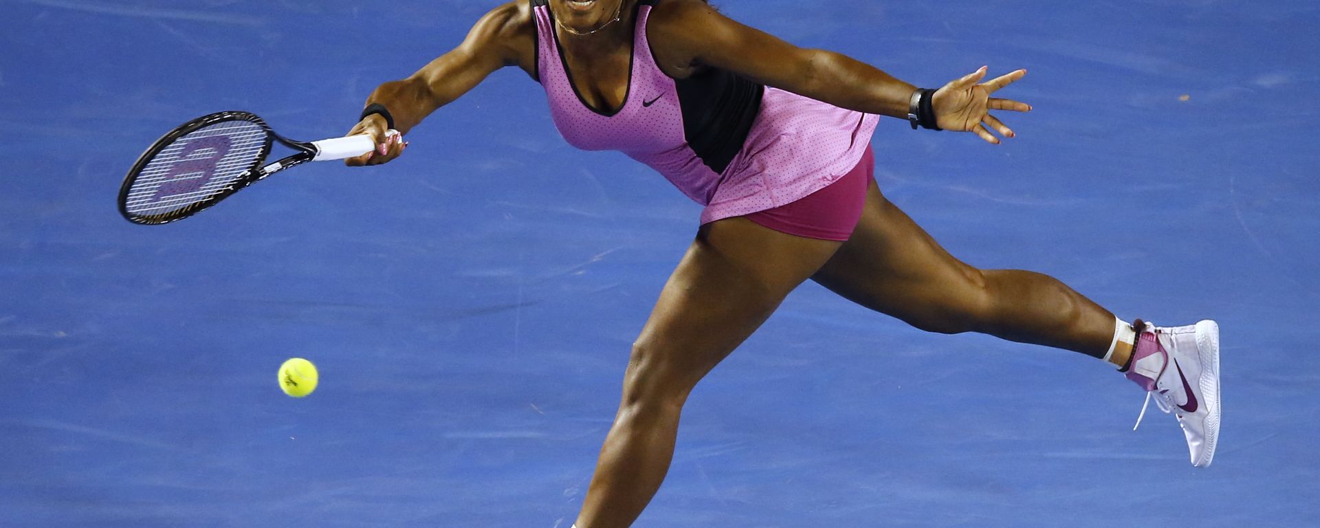 Serena Williams of the United States stretches for a return to Ashleigh Barty of Australia at the Australian Open tennis championship in Melbourne, Australia, Monday, Jan. 13, 2014. Serena Williams of the United States stretches for a return to Ashleigh Barty of Australia at the Australian Open tennis championship in Melbourne, Australia, Monday, Jan. 13, 2014. - Sputnik International, 1920, 03.09.2022