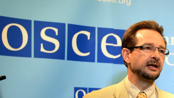Swiss Ambassador to the OSCE (Organization for Security and Cooperation in Europe) and chairman of the OSCE Permanent Council during Switzerland’s Chairmanship Thomas Greminger informs journalists about the OSCE monitors in Ukraine at the site of the Malaysia Airlines plane crash, at Vienna's OSCE headquarters in Vienna on July 18,2014. - Sputnik International