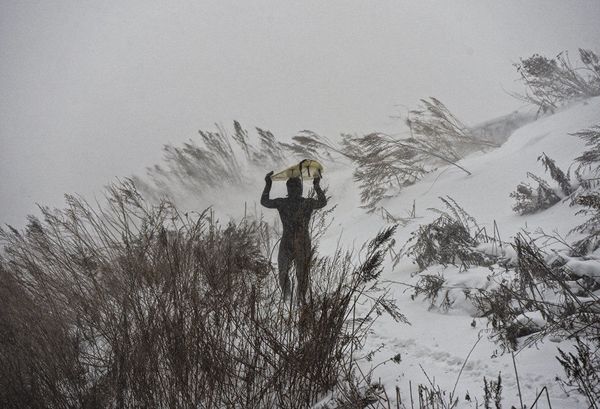 Wind, Waves, 15 Degrees Below Zero: Winter Surfing on Russia’s Pacific Coast - Sputnik International
