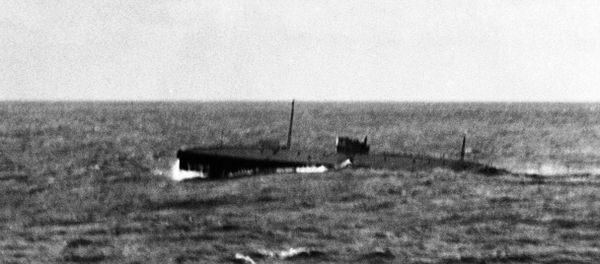 The submarine Nautilus in the Mid Atlantic Ocean, photographed during bad weather from the White Star Motor Liner named Britannic in 1931. The submarine was towed into Queenstown by the US Battleship Wyoming around June 16, 1931. - Sputnik International