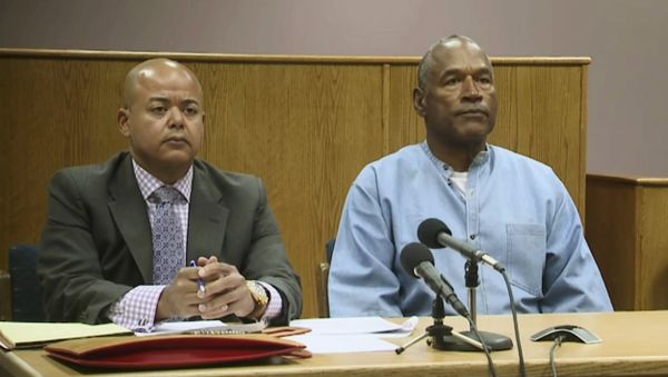 Former NFL football star O.J. Simpson appears with his attorney, Malcolm LaVergne, left, via video for his parole hearing at the Lovelock Correctional Center in Lovelock, Nev., on Thursday, July 20, 2017. - Sputnik International