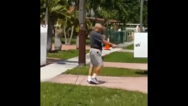 Florida Man Shoots Utility Trucks Outside His Home - Sputnik International