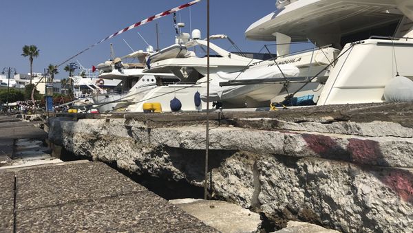 The broken quay wall is raised by several inches in the harbor after an earthquake in Kos on the island of Kos, Greece Friday, July 21, 2017. Greek authorities said two tourists killed in the overnight quake are from Turkey and Sweden. - Sputnik International
