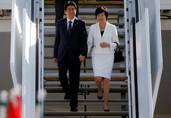 Japanese Prime Minister Shinzo Abe and his wife Akie arrive for the G20 leaders summit in Hamburg, Germany July 6, 2017. Japanese Prime Minister Shinzo Abe and his wife Akie arrive for the G20 leaders summit in Hamburg, Germany July 6, 2017. - Sputnik International