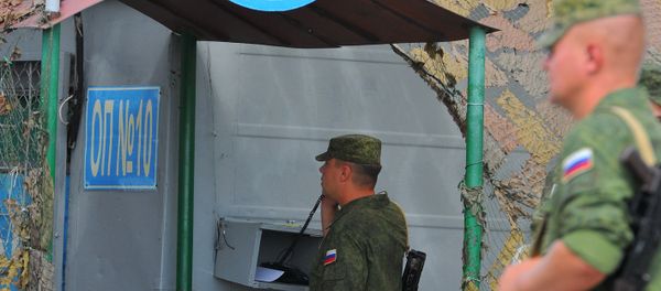 Russian peacekeepers at the checkpoint near the entrance to the town of Bender. - Sputnik International