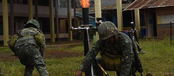 Philippine Marines fire 81mm mortars at Muslim militant positions at the frontline in Marawi, on the southern island of Mindanao on July 22, 2017 - Sputnik International