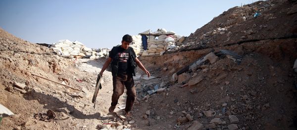 A fighter from Free Syrian Army's Al Rahman legion walks near piled sandbags in Ain Tarma, eastern Damascus suburb of Ghouta, Syria July 17, 2017 - Sputnik International