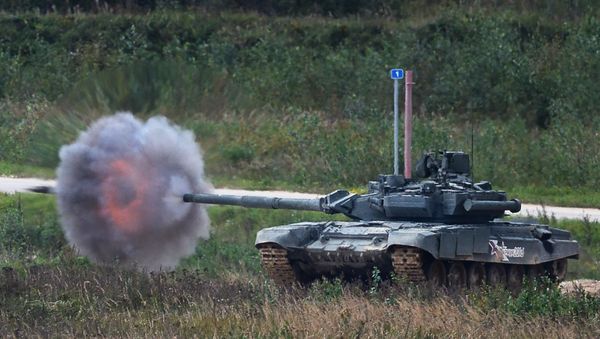 A T-90 tank shoots during a demo exercise at Alabino base (File) - Sputnik International