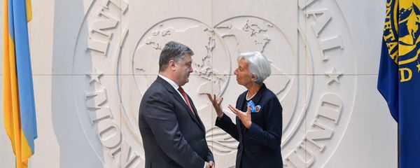 President Petro Poroshenko and Christine Lagarde, Managing Director of the International Monetary Fund, at a meeting. The image is a handout provided by a third party - Sputnik International