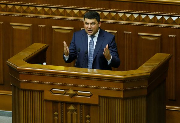 Ukrainian Prime Minister Volodymyr Groysman addresses lawmakers during a session at the Ukrainian parliament in Kiev, Ukraine, July 13, 2017 - Sputnik International