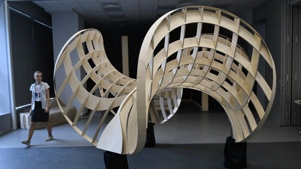 Part of a plywood structure for building a complex stone arch - Sputnik International