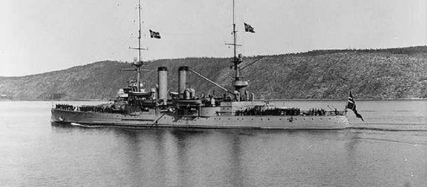The Norwegian coastal defence ship HNoMS Norge - Sputnik International
