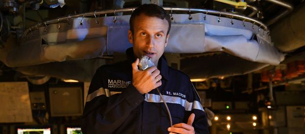 French president Emmanuel Macron speaks to the Captain and crew of the submarine Le Terrible from the operations centre of the vessel, whilst at sea on July 4, 2017 - Sputnik International