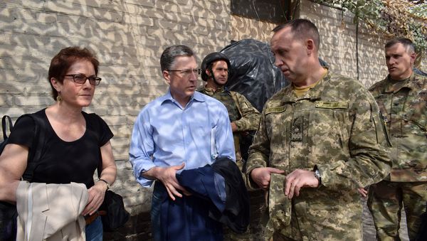 US special Ukraine envoy Kurt Volker and US Ambassador to Ukraine Marie Yovanovitch in Donbass, July 23, 2017 - Sputnik International
