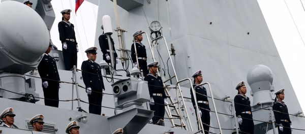 Crew of the Chinese Navy's missile frigate Yuncheng that arrived in Baltiysk for the 2017 Naval Cooperation Russia-China drills - Sputnik International