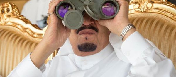 In this Thursday March 10, 2016 photo released by the Saudi Press Agency, SPA, Saudi King Salman watches the North Thunder military exercises in Hafr Al-Baten, Saudi Arabia. - Sputnik International