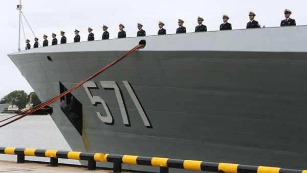 Crew of the Chinese Navy's missile frigate Yuncheng that arrived in Baltiysk for the 2017 Naval Cooperation Russia-China drills - Sputnik International
