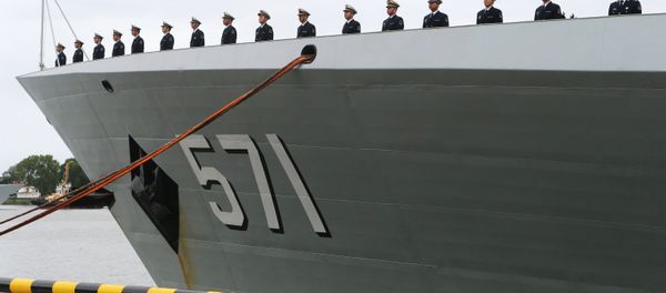 Crew of the Chinese Navy's missile frigate Yuncheng that arrived in Baltiysk for the 2017 Naval Cooperation Russia-China drills - Sputnik International