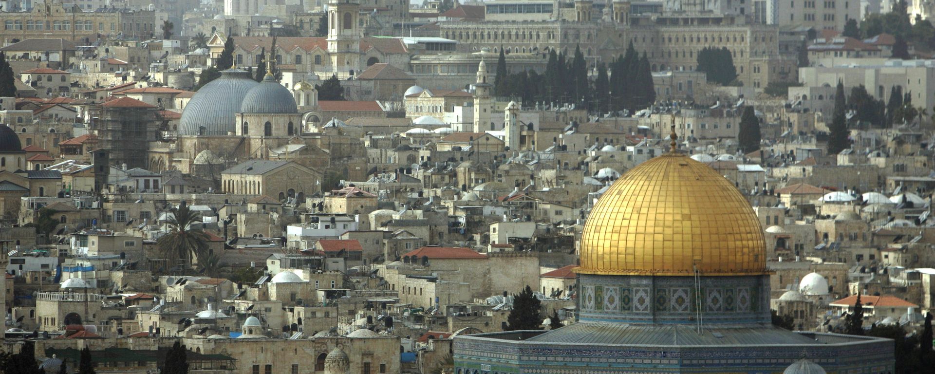 A general view of The Dome of the Rock Mosque at the Al Aqsa Mosque compound, known by the Jews as the Temple Mount, is seen from the Mount of Olives in east Jerusalem. (File) - Sputnik International, 1920, 22.04.2023