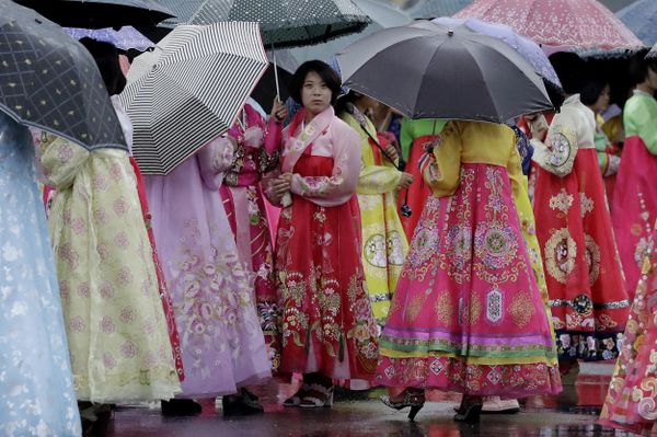 University students wearing traditional Korean dresses wait in the rain for the start of a mass dance on Thursday, July 27, 2017, in Pyongyang, North Korea as part of celebrations for the 64th anniversary of the armistice that ended the Korean War. - Sputnik International
