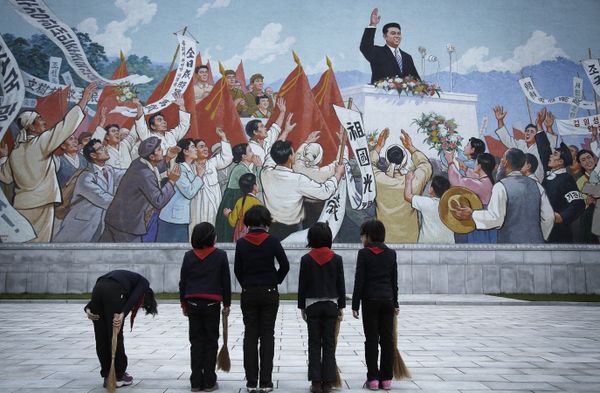 North Korean school girls holding brooms bow to pay their respects toward a mural which shows the late North Korean leader Kim Il-sung delivering a speech, before sweeping the area surrounding this mural on Tuesday, Dec. 1, 2015, in Pyongyang, North Korea North Korean school girls holding brooms bow to pay their respects toward a mural which shows the late North Korean leader Kim Il-sung delivering a speech, before sweeping the area surrounding this mural on Tuesday, Dec. 1, 2015, in Pyongyang, North Korea - Sputnik International