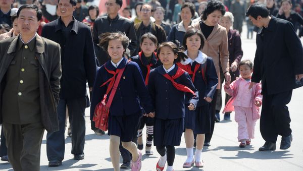 City residents in the center of Pyongyang - Sputnik International