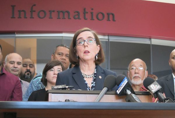 In this May 27, 2017, file photo, Oregon Gov. Kate Brown speaks at a news conference in Portland, Ore. Gov. Brown is authorizing the Oregon National Guard to deploy soldiers to help deal with an influx of tourists during August's total solar eclipse.  - Sputnik International