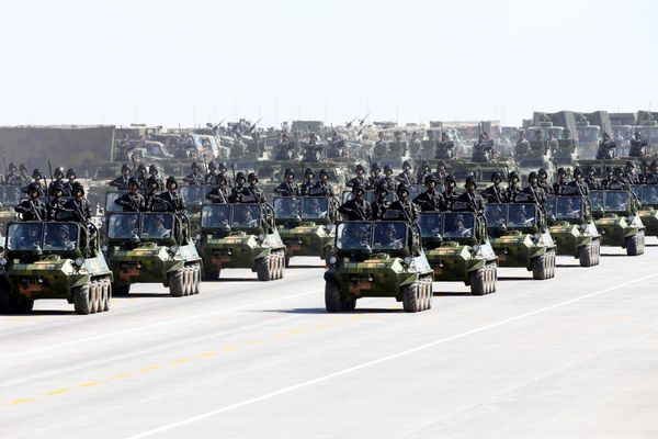 Chinese People's Liberation Army Parade Showcases 90 Years of Military Might - Sputnik International